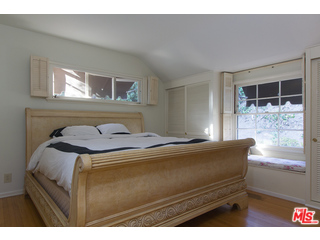 1055 Stradella Road Los Angeles, CA 90077 - Photo 7 of 18