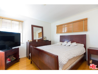 1055 Stradella Road Los Angeles, CA 90077 - Photo 9 of 18