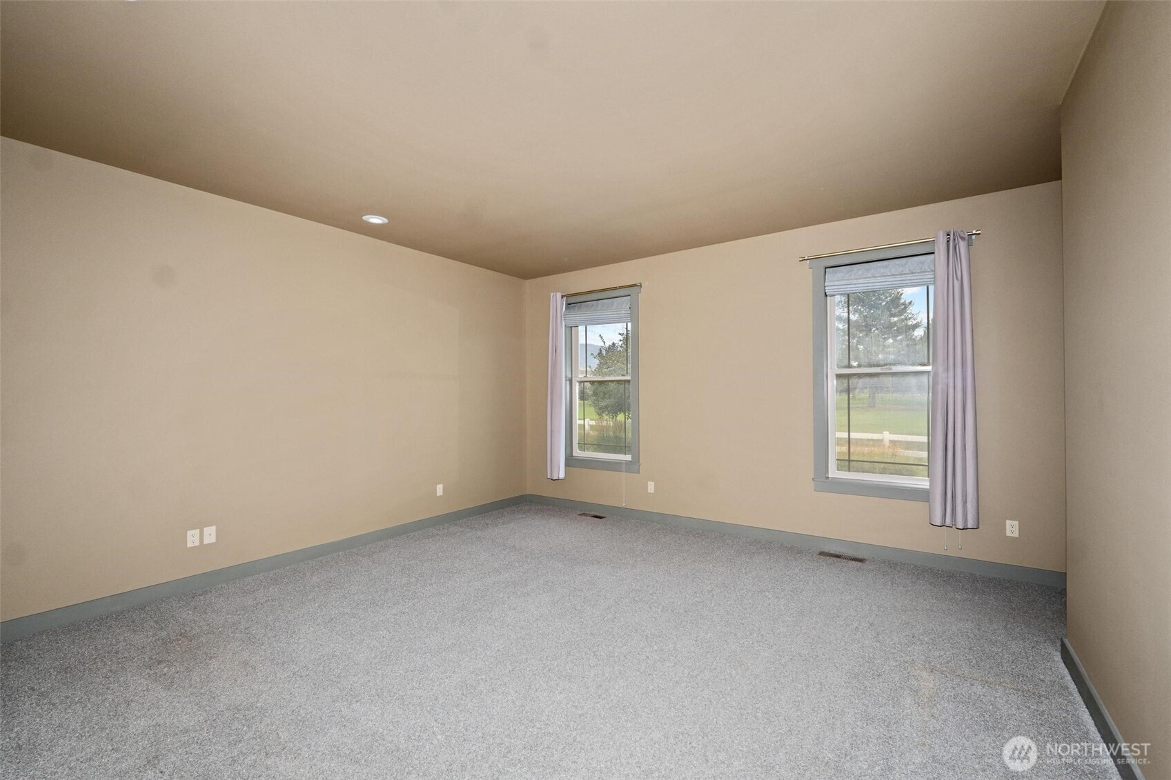 1900 Tamarack Street Colville, WA 99114 - Photo 18 of 40 an empty room with a window