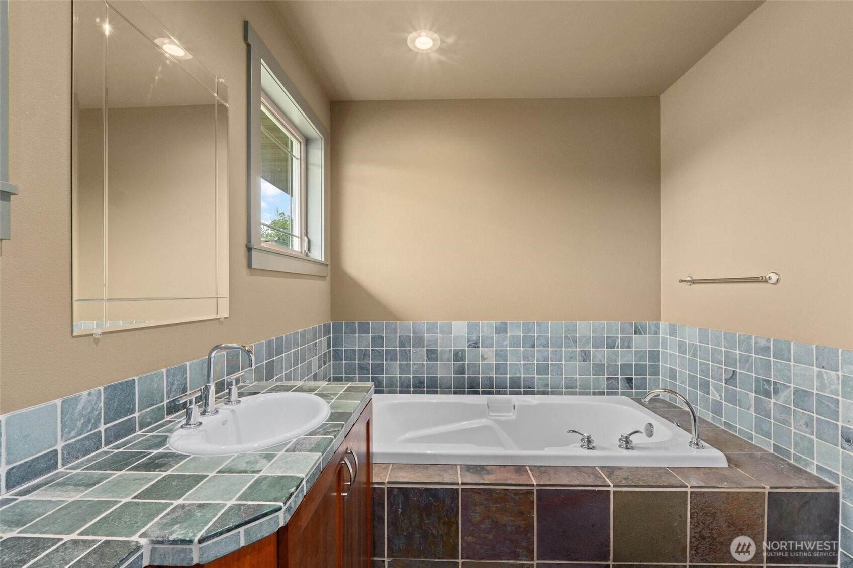 1900 Tamarack Street Colville, WA 99114 - Photo 22 of 40 a bathroom with a bathtub and a sink