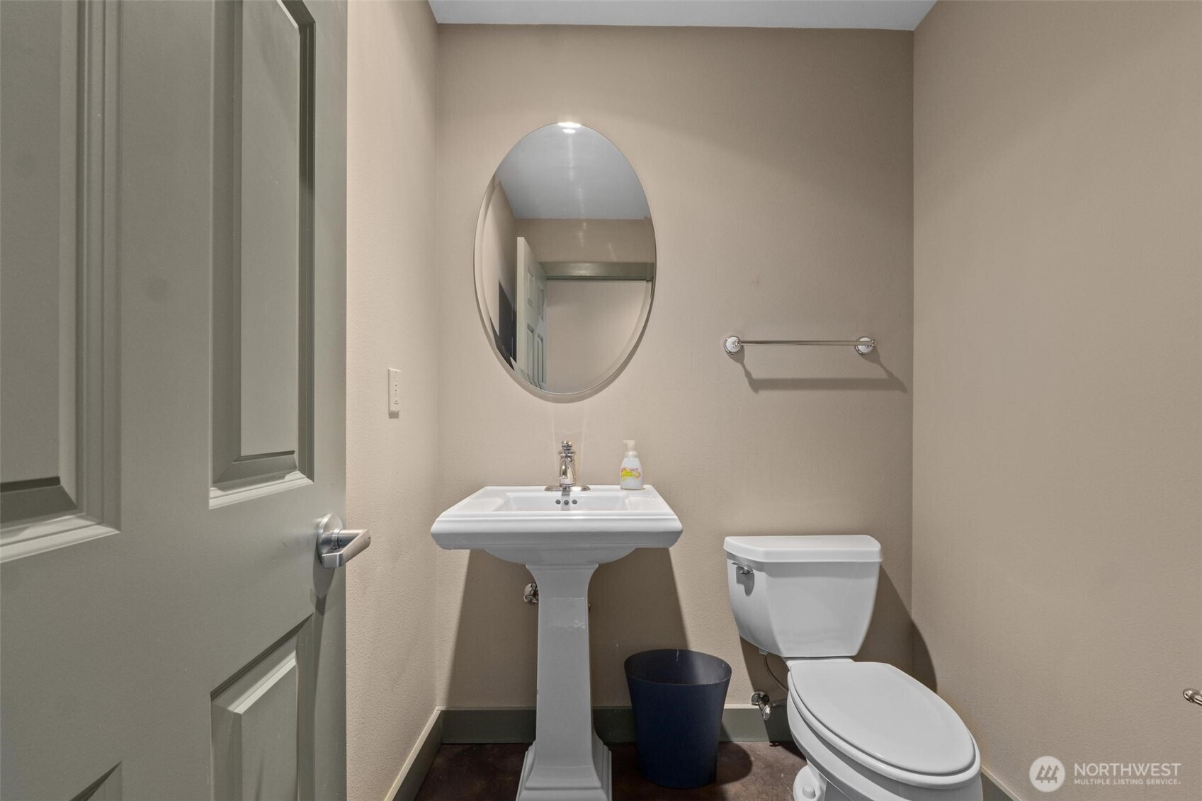 1900 Tamarack Street Colville, WA 99114 - Photo 27 of 40 a bathroom with a toilet a sink and mirror