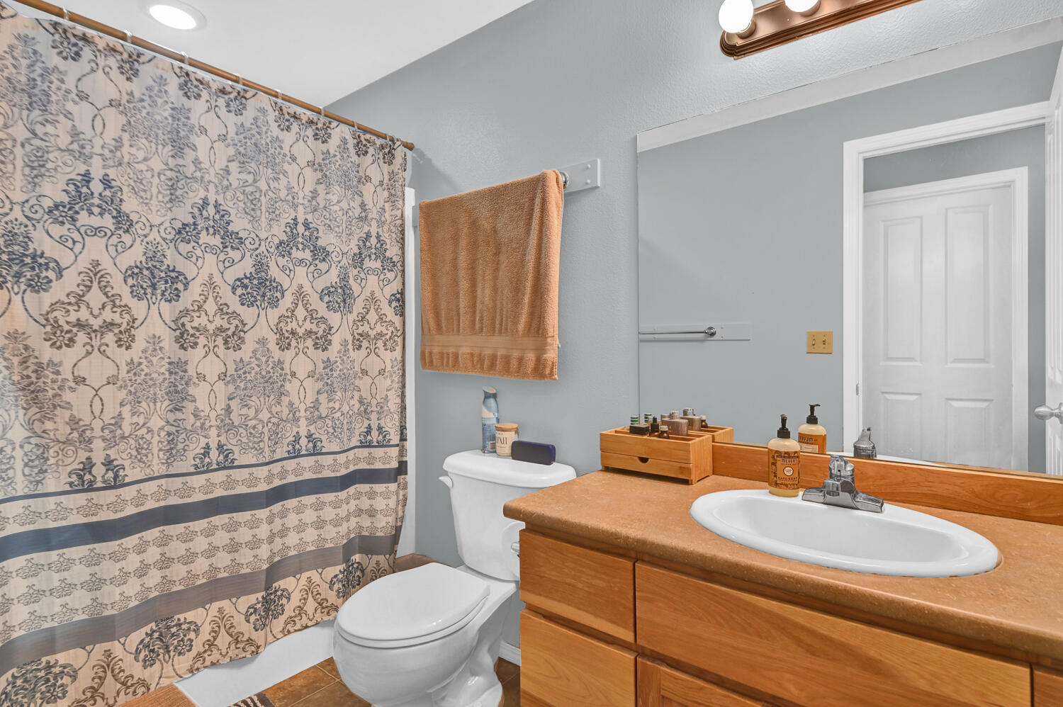 63317 Vogt Road Bend, OR 97701 - Photo 20 of 28 Guest Bath