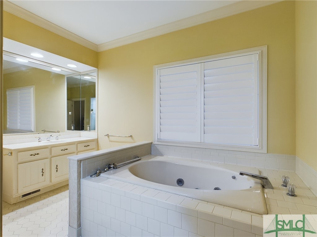 6 Pelham Road Savannah, GA 31411 - Photo 14 of 29 Bathroom