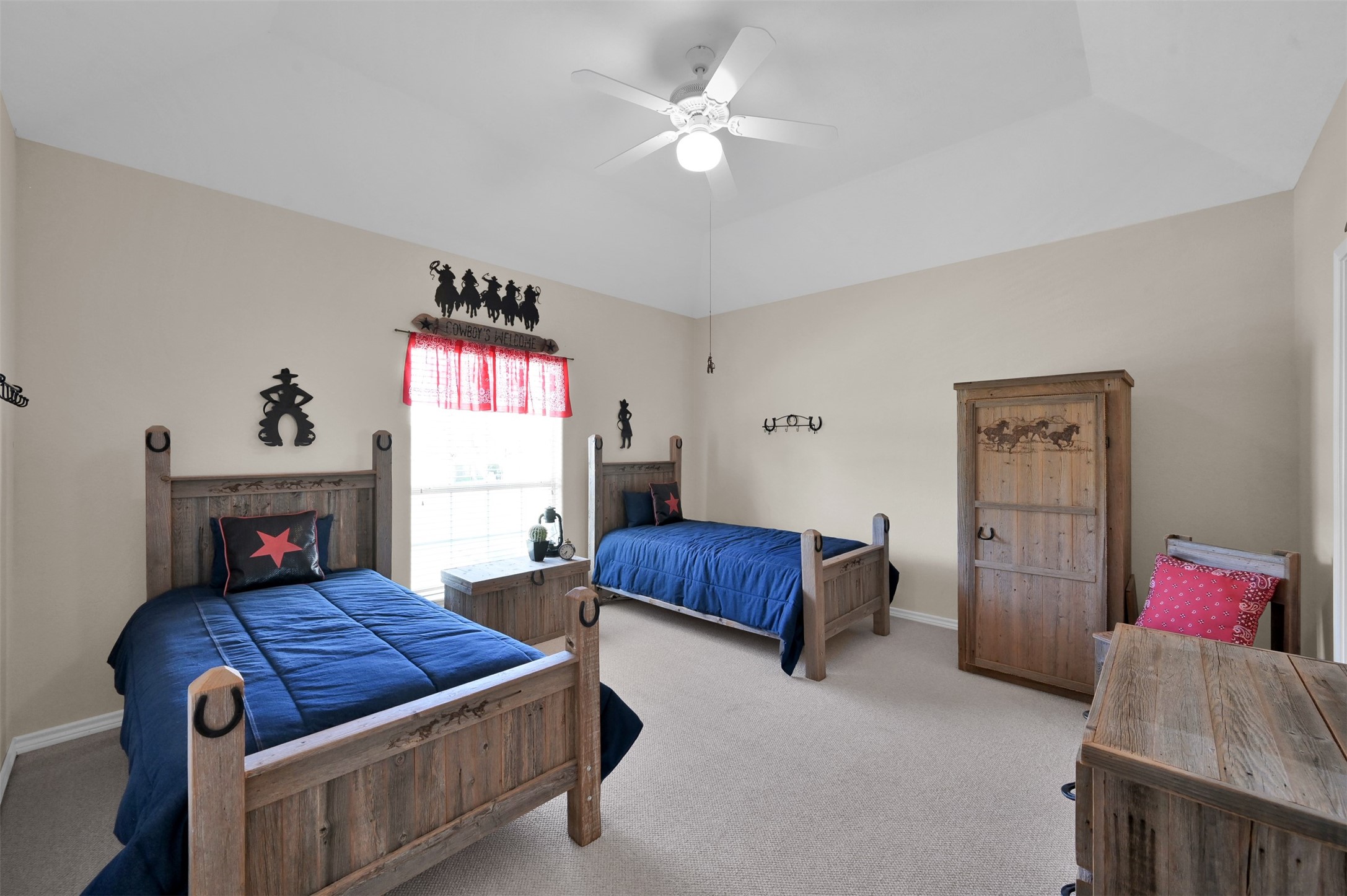 15 Regency Point Conroe, TX 77356 - Photo 19 of 32 a living room with furniture and a baby crib