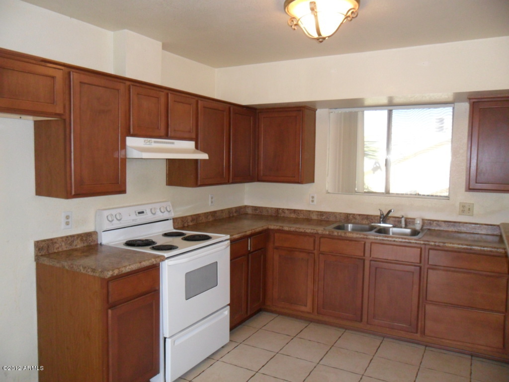 1424 East Fremont Road Phoenix, AZ 85042 - Photo 13 of 25 SAM_0361