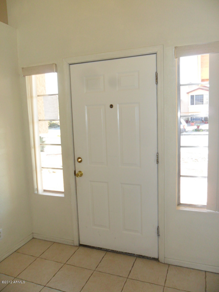 1424 East Fremont Road Phoenix, AZ 85042 - Photo 6 of 25 SAM_0354