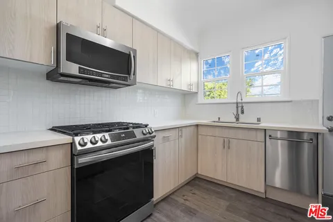 $3,500 | 228 South Reeves Drive, Unit D, Beverly Hills, CA 90212