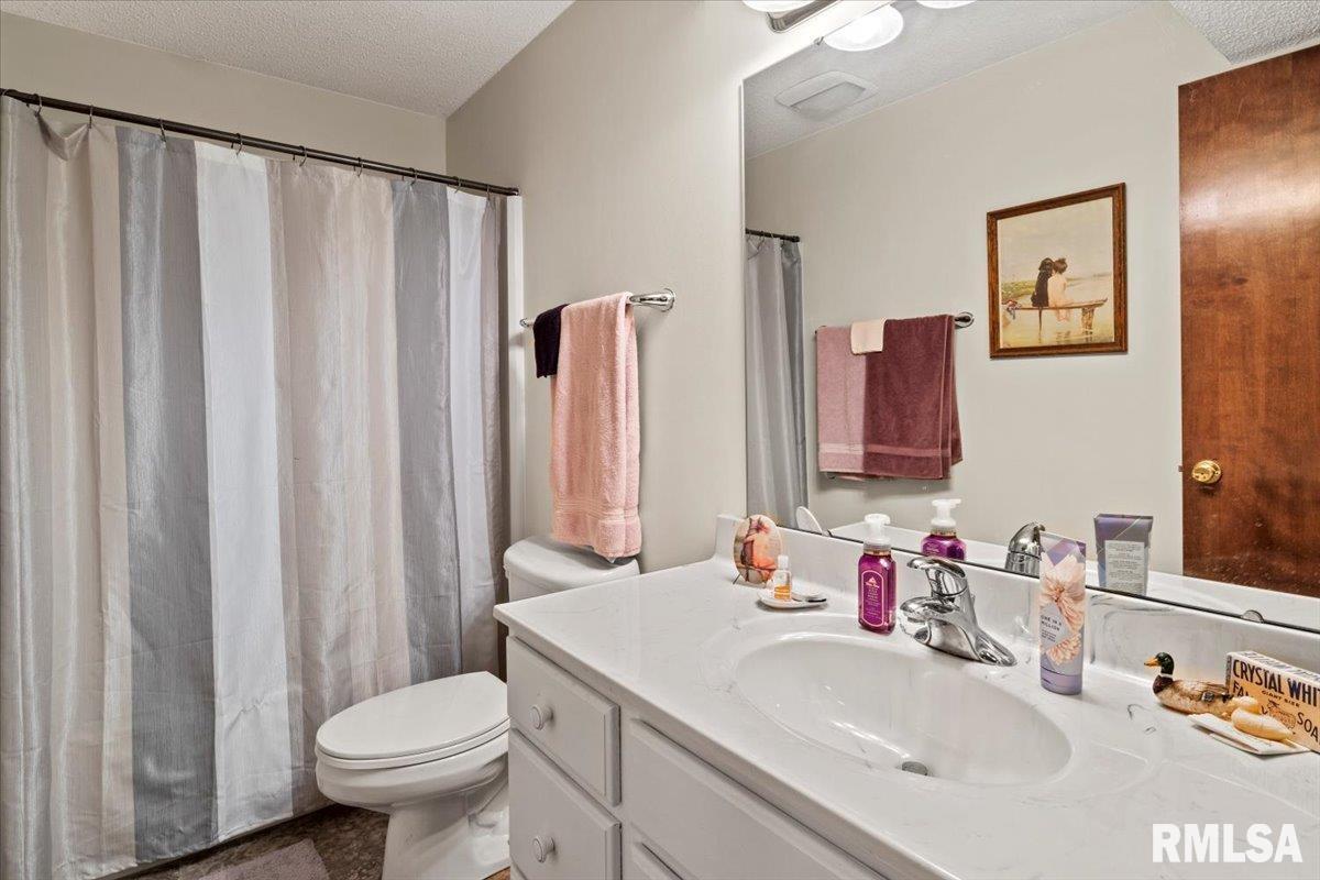 216 Quarterstaff Road Springfield, IL 62704 - Photo 17 of 35 Gallery Image 17