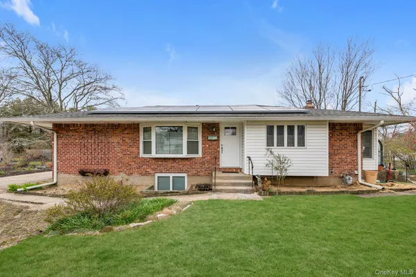 $589,000 | 1521 Pine Acres Boulevard, Bay Shore, NY 11706