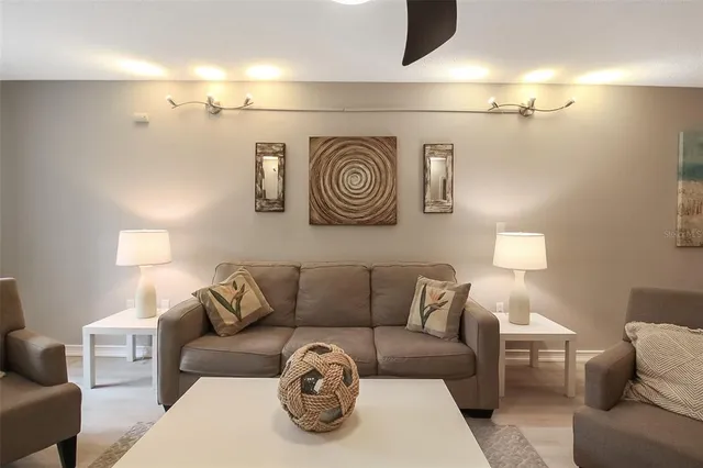 $6,300 | 1326 Siesta Bayside Drive, Unit 1326D, Sarasota, FL 34242