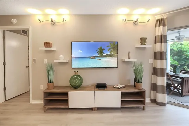 $6,300 | 1326 Siesta Bayside Drive, Unit 1326D, Sarasota, FL 34242