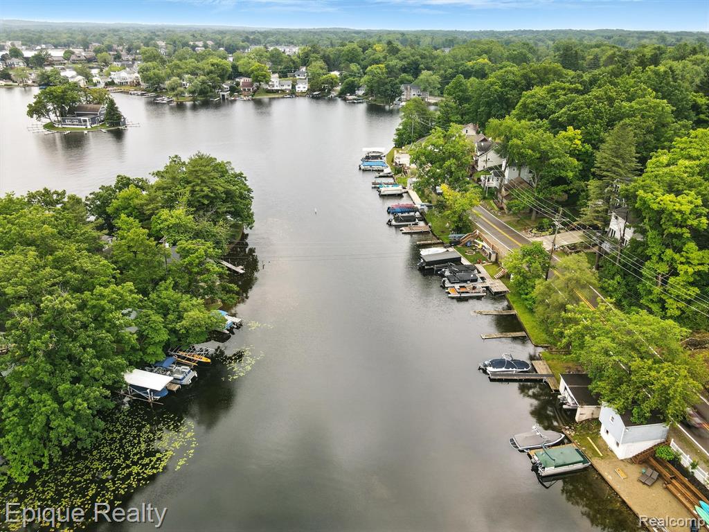 481 Heights Road Lake Orion, MI 48362 - Photo 4 of 33