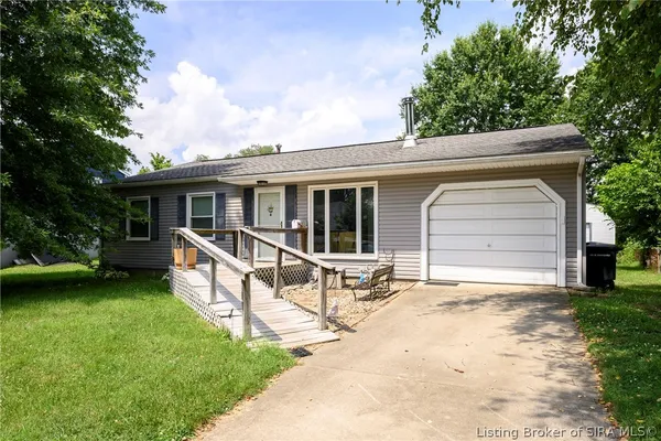 $224,900 | 818 Lilly Lane, Jeffersonville, IN 47130