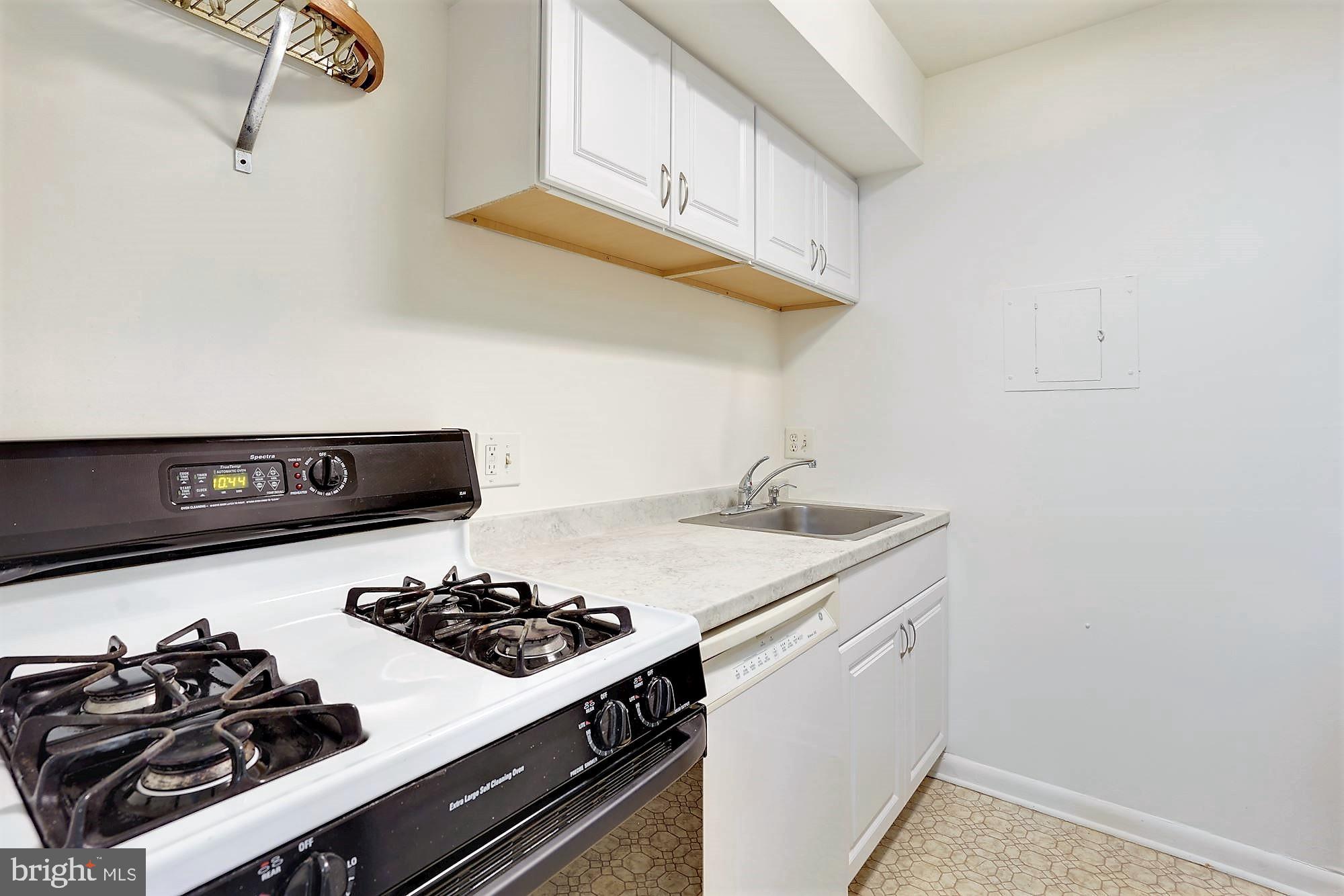 11603 Vantage Hill Road, Unit 1A Reston, VA 20190 - Photo 7 of 24 New Kitchen cabinets