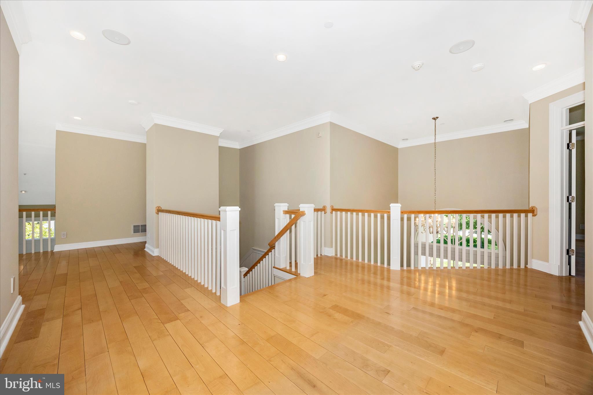 21612 Ripplemead Drive Gaithersburg, MD 20882 - Photo 50 of 129 Upstairs Landing
