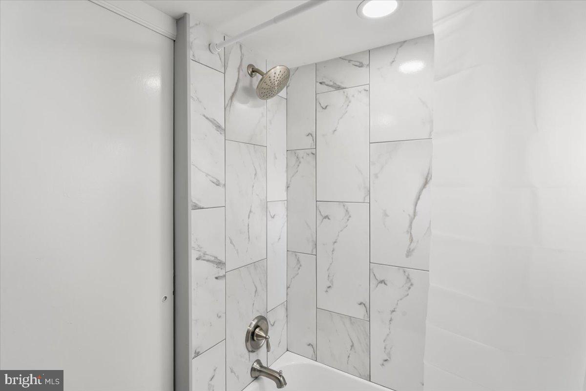 114 Cookstown New Egypt Road Wrightstown, NJ 08562 - Photo 13 of 30 a bathroom with a shower