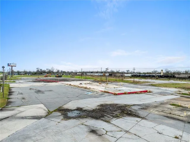 $5,000,000 | 1825 Interstate 10, Unit INTERSTATE, Lake Charles, LA 70601