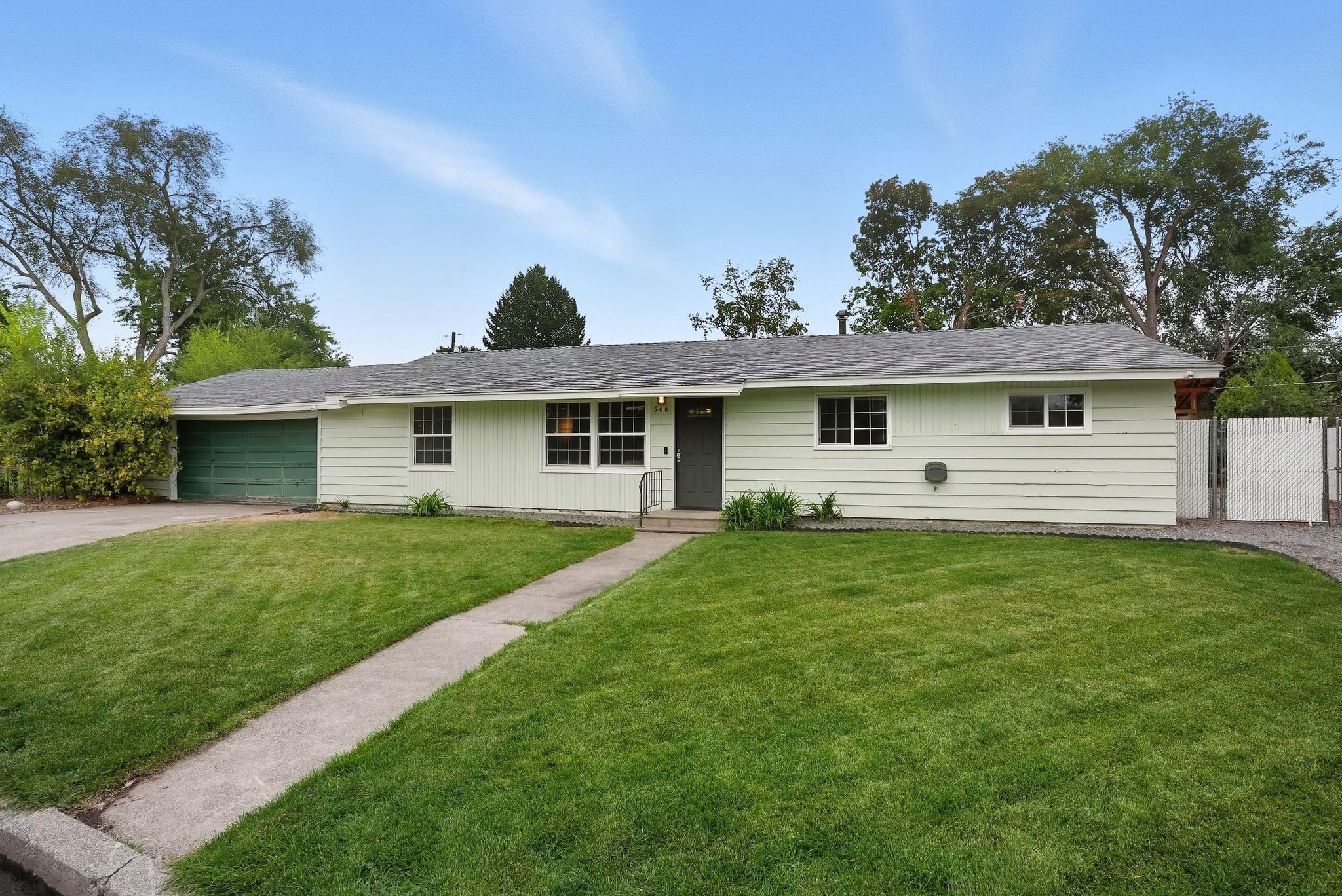908 North Ravalli Court Spokane Valley, WA 99037 - Photo 2 of 31