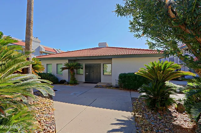 $1,700 | 18239 North 40th Street, Unit 112, Phoenix, AZ 85032