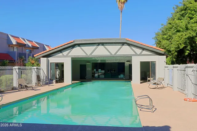 $1,700 | 18239 North 40th Street, Unit 112, Phoenix, AZ 85032