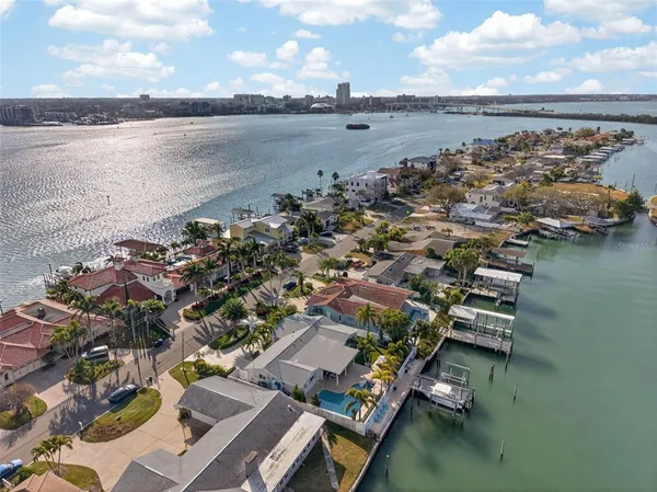 $1,749,000 | 136 Windward Island, Clearwater Beach, FL 33767