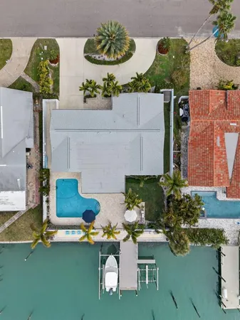 $1,749,000 | 136 Windward Island, Clearwater Beach, FL 33767