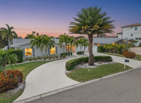$1,749,000 | 136 Windward Island, Clearwater Beach, FL 33767