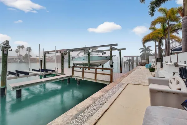 $1,749,000 | 136 Windward Island, Clearwater Beach, FL 33767