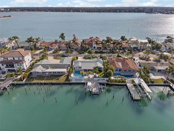 $1,749,000 | 136 Windward Island, Clearwater Beach, FL 33767