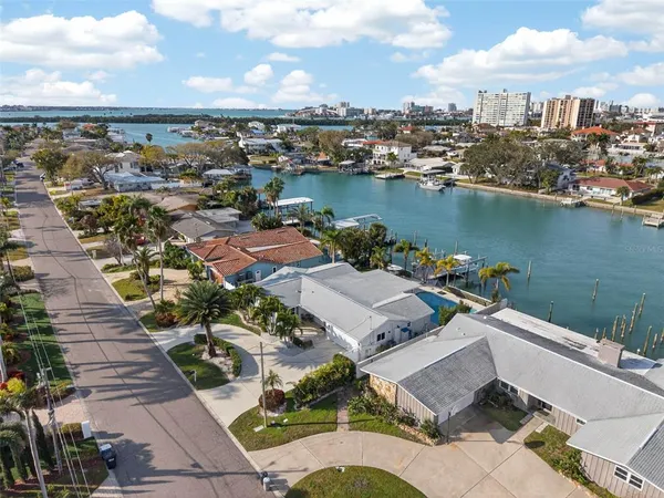 $1,749,000 | 136 Windward Island, Clearwater Beach, FL 33767