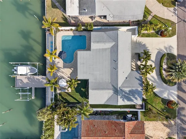 $1,749,000 | 136 Windward Island, Clearwater Beach, FL 33767