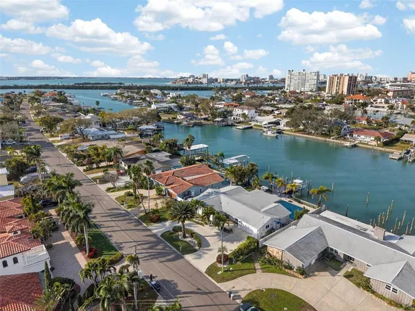 $1,749,000 | 136 Windward Island, Clearwater Beach, FL 33767