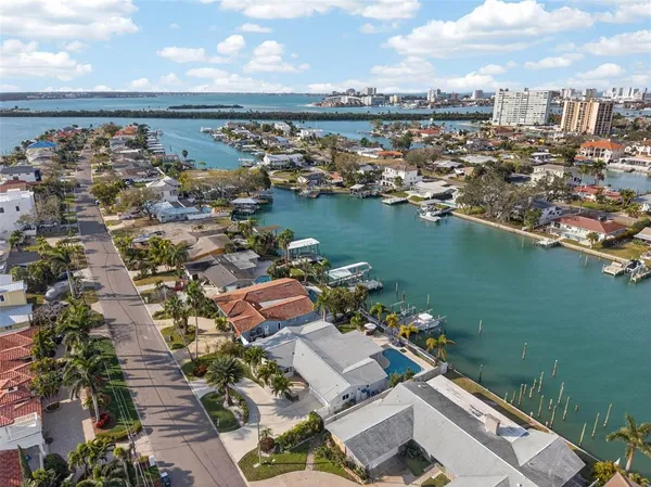 $1,749,000 | 136 Windward Island, Clearwater Beach, FL 33767
