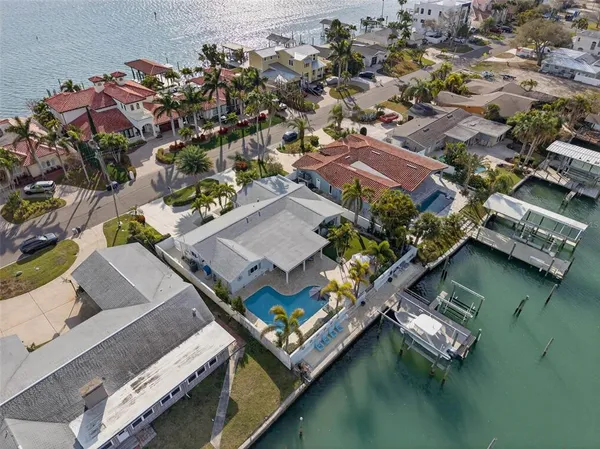 $1,749,000 | 136 Windward Island, Clearwater Beach, FL 33767