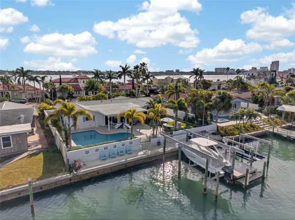 $1,749,000 | 136 Windward Island, Clearwater Beach, FL 33767