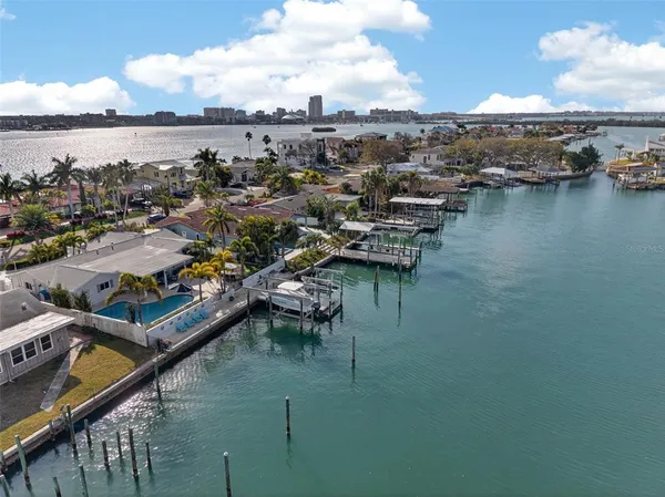 $1,749,000 | 136 Windward Island, Clearwater Beach, FL 33767