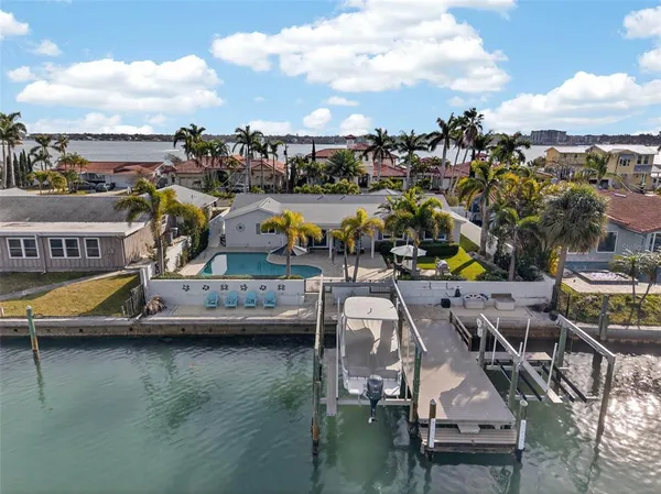 $1,749,000 | 136 Windward Island, Clearwater Beach, FL 33767