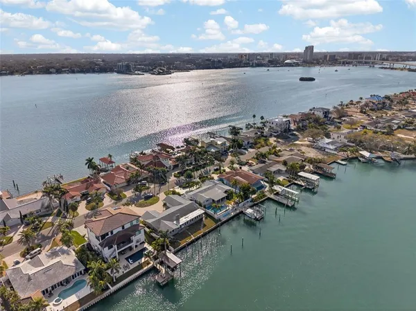 $1,749,000 | 136 Windward Island, Clearwater Beach, FL 33767