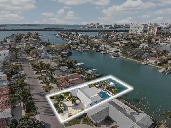 $1,749,000 | 136 Windward Island, Clearwater Beach, FL 33767