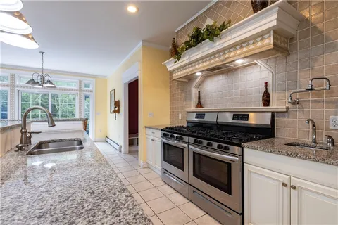 $749,900 | 36 Breakneck Hill Road, Killingly, CT 06241