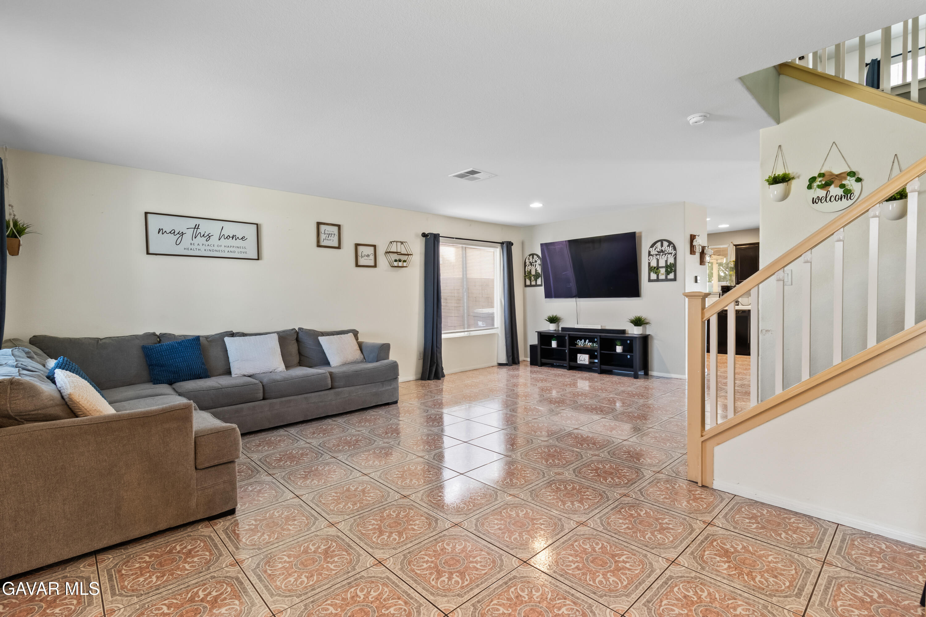 45728 Barham Avenue Lancaster, CA 93534 - Photo 2 of 14 2