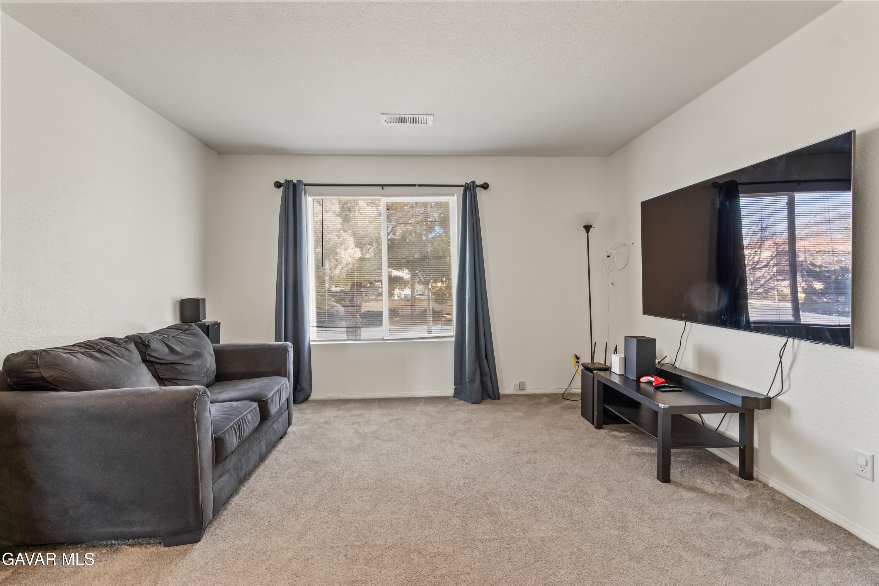 45728 Barham Avenue Lancaster, CA 93534 - Photo 7 of 14 7