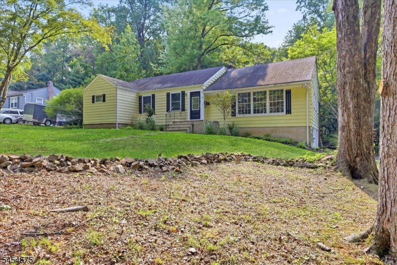 27 Inwood Road Berkeley Heights, NJ 07922 - Photo 2 of 40 Gallery Image 2