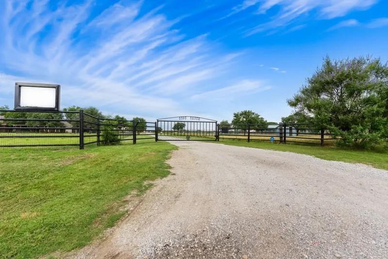 8085 Jackson Road Krum, TX 76249 - Photo 34 of 38