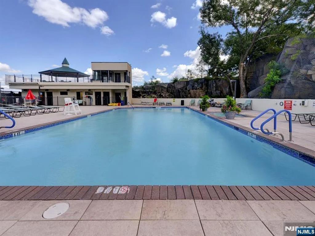 250 Gorge Road, Unit 18E Cliffside Park, NJ 07010 - Photo 24 of 32