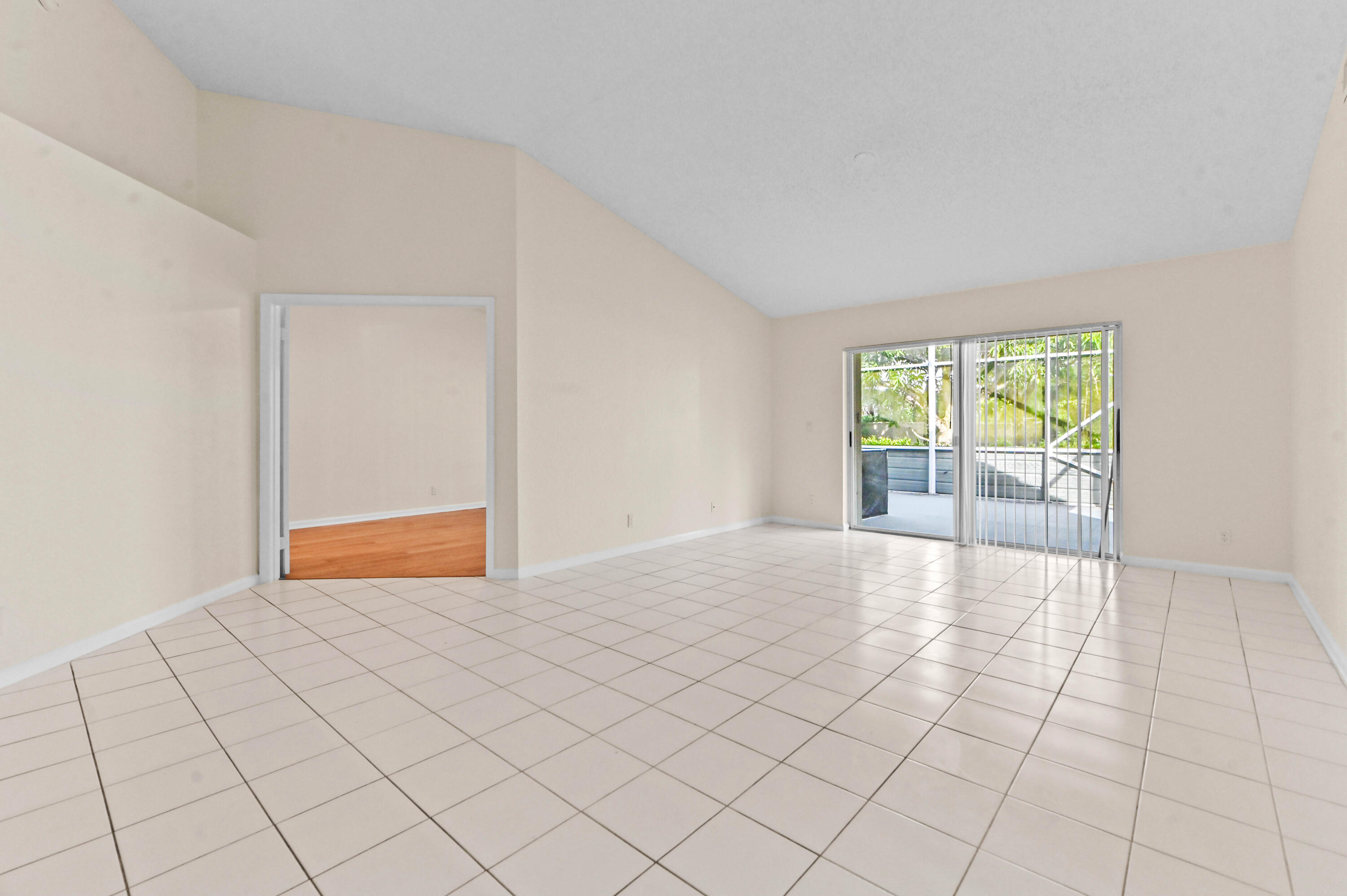 18377 Fresh Lake Way Boca Raton, FL 33498 - Photo 17 of 34 16 Family room 02