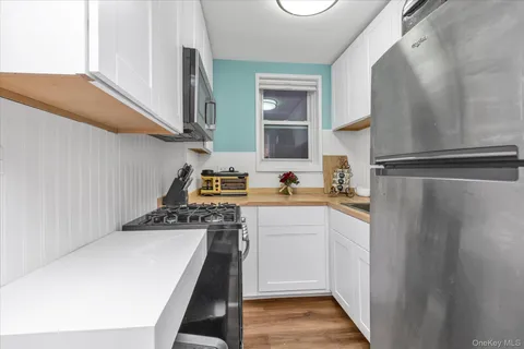 $315,000 | 44-20 Douglaston Parkway, Unit 6B | Douglaston