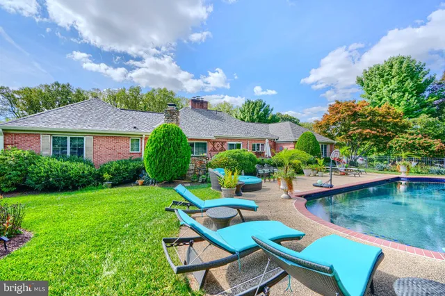 a living room filled with furniture