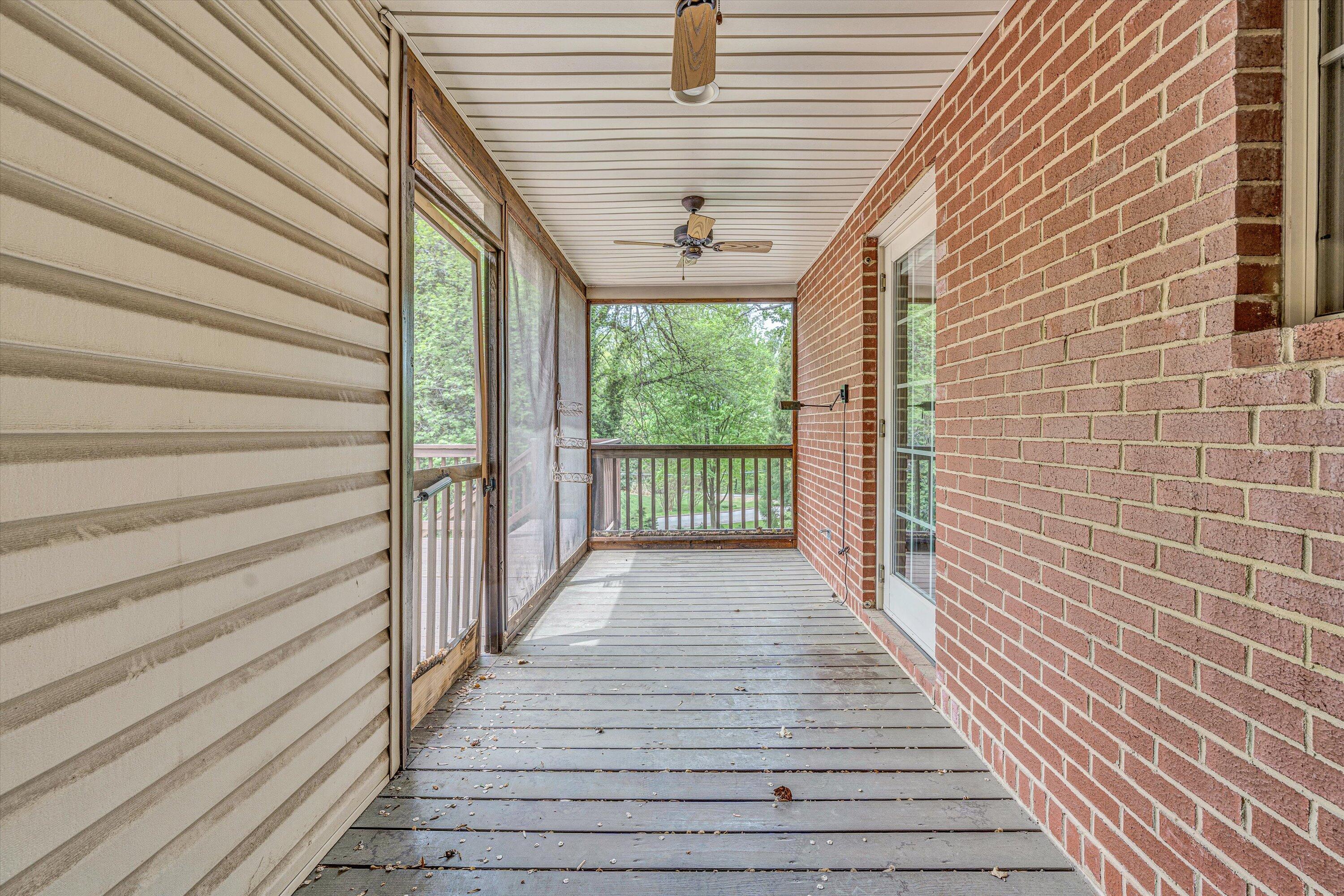 2833 Longview Avenue Southwest Roanoke, VA 24014 - Photo 14 of 53 16-DSC00199