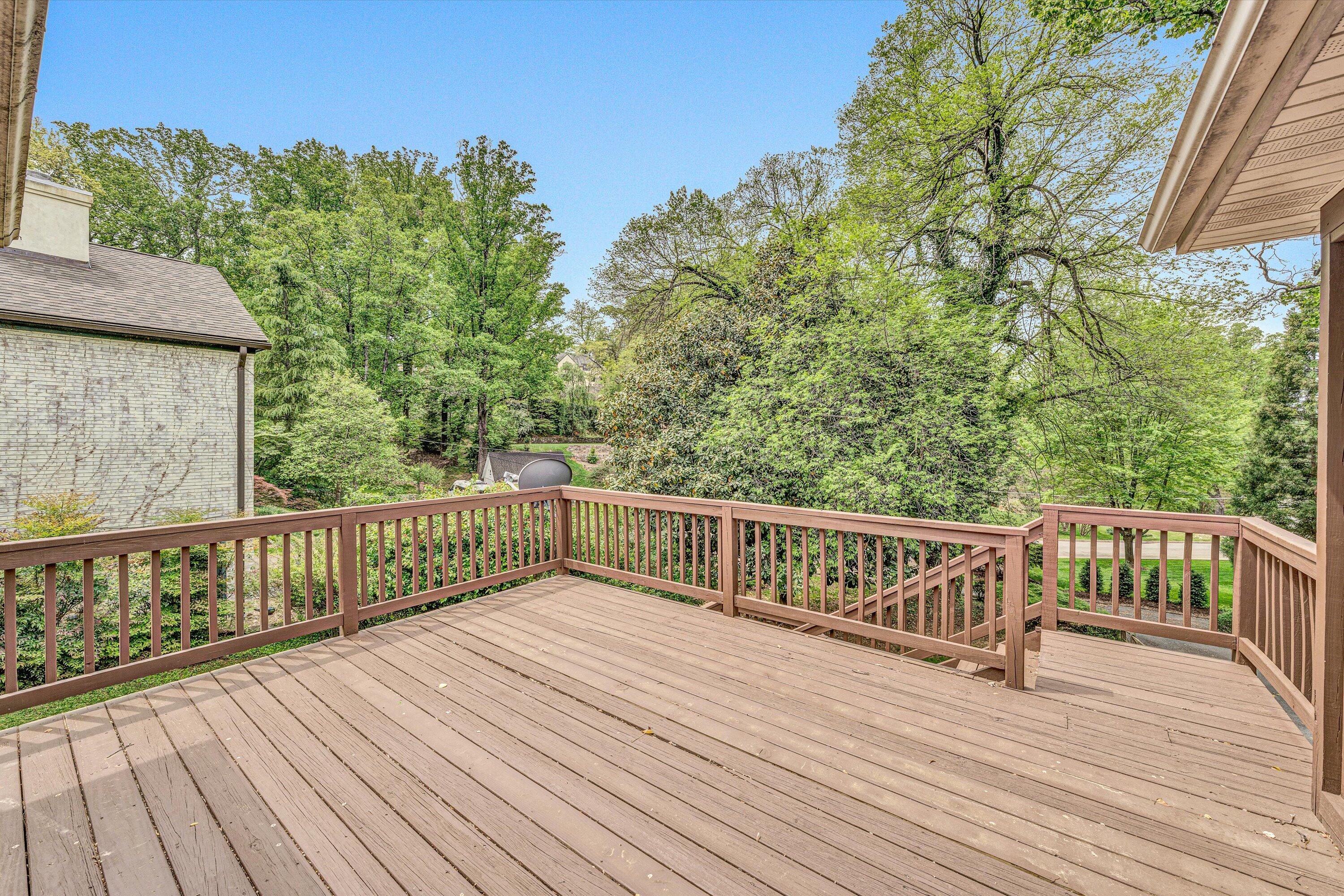 2833 Longview Avenue Southwest Roanoke, VA 24014 - Photo 16 of 53 18-DSC00205